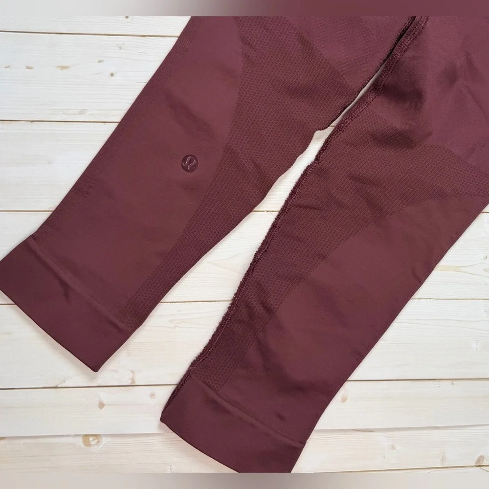 Lululemon Zone In Crop in Bordeaux Drama Size 4